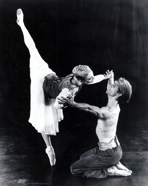 Debora Broderius and Tim Martin in the pas de deux from 'Le Corsaire'